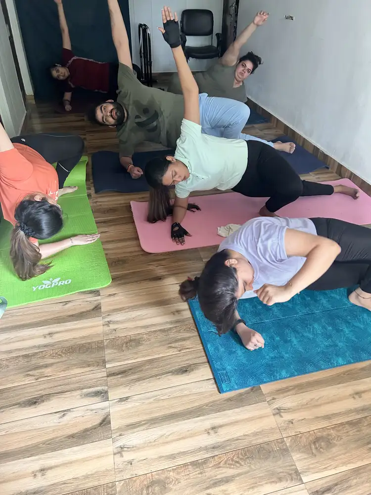 Group functional strength class — side plank and star pose